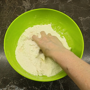 Пирог с абрикосами и сливами