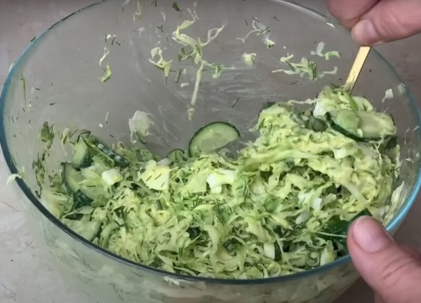 Хрустящий, сочный и невероятно вкусный! Самый летний салат из капусты: простой рецепт на скорую руку Хрустящий, сочный и невероятно вкусный! Самый летний салат из капусты: простой рецепт на скорую руку