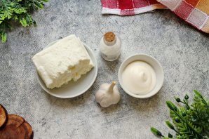 Творог с чесноком Творог с чесноком