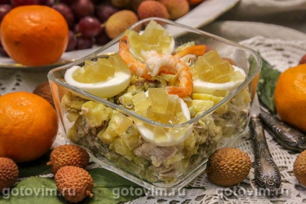 Салат &laquo;Оливье&raquo; с ланспиком, цыпленком и креветками по старинному рецепту
