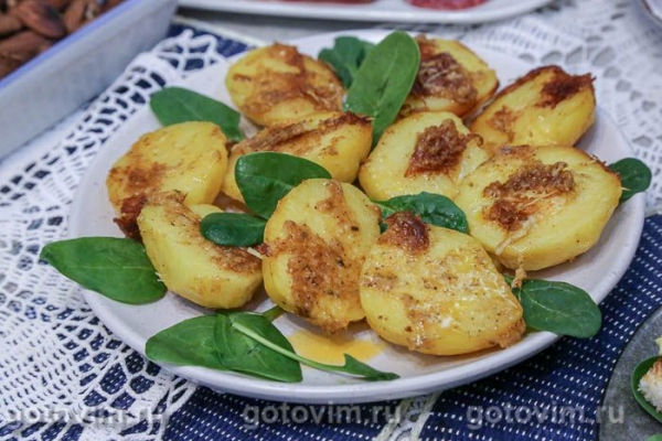 Запеченный картофель с корочкой из пармезана Запеченный картофель с корочкой из пармезана