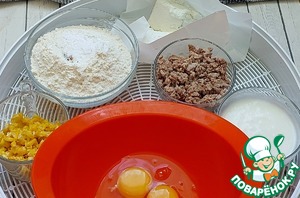 Закусочные маффины с фаршем и кукурузой Закусочные маффины с фаршем и кукурузой