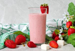 Клубника с кефиром