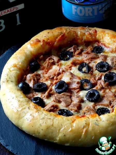 Пицца с тунцом и маслинами Пицца с тунцом и маслинами