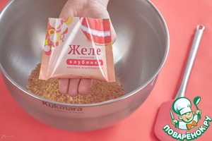 Клубничный кекс с хрустящим топпингом