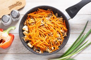 Фунчоза с вешенками и овощами Фунчоза с вешенками и овощами