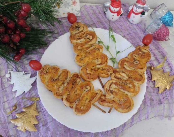 Закусочные елочки с беконом и сыром Закусочные елочки с беконом и сыром