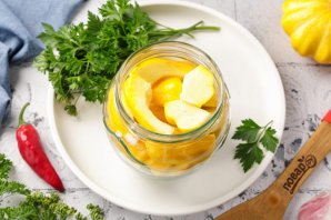 Патиссоны, маринованные кусочками Патиссоны, маринованные кусочками