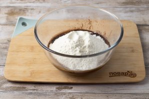 Кекс с яблоками и какао