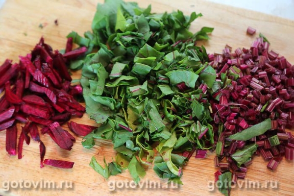 Ботвинник с мясом (суп с говядиной и свекольной ботвой)