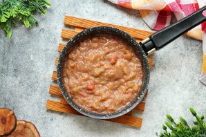 Десерт из клубники и ревеня