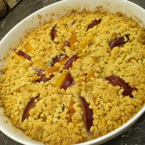Пирог с абрикосами и сливами