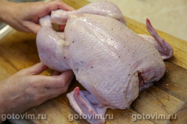 Курица, запеченная целиком с чесночным маслом 