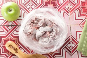 Печень с луком и яблоками