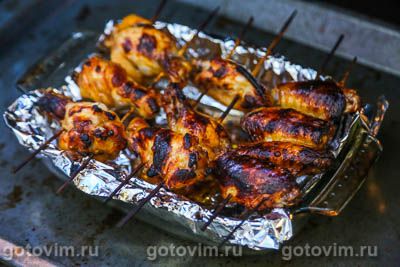 Куриные крылышки на шпажках в духовке Куриные крылышки на шпажках в духовке