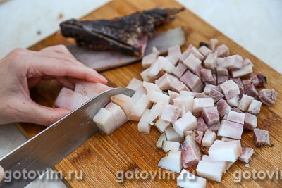 Щи с квашеной капустой и копченостями