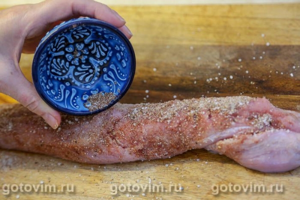 Свиная вырезка в тесте, запеченная со сладким перцем