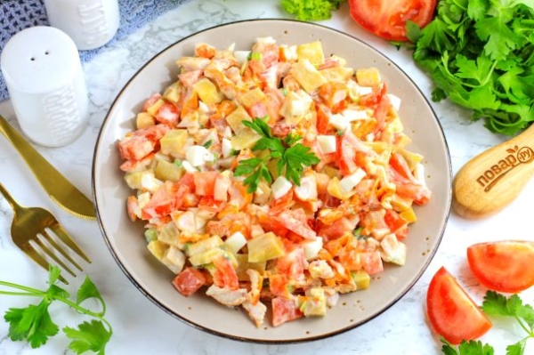 Салат с копченой курицей и манго Салат с копченой курицей и манго