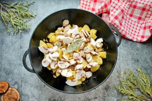 Индейка с картошкой и шампиньонами Индейка с картошкой и шампиньонами