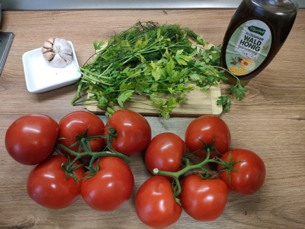 Малосольные помидоры в собственном соку “быстрые” Малосольные помидоры в собственном соку “быстрые”