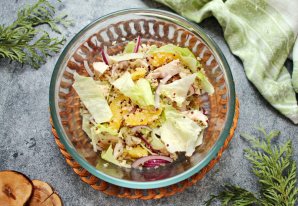 Салат с киноа, курицей и апельсинами Салат с киноа, курицей и апельсинами