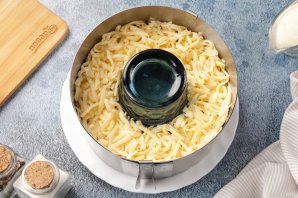 Салат с тунцом, сыром и огурцом Салат с тунцом, сыром и огурцом