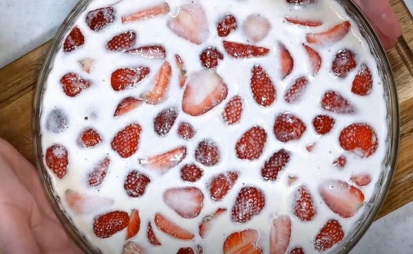 Французский пирог «Клафути». Всегда пеку его в сезон клубники: самый простой рецепт, который я знаю Французский пирог «Клафути». Всегда пеку его в сезон клубники: самый простой рецепт, который я знаю