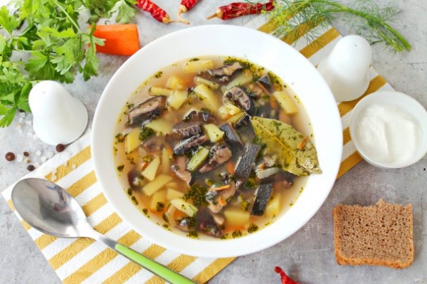 Суп с груздями Суп с груздями