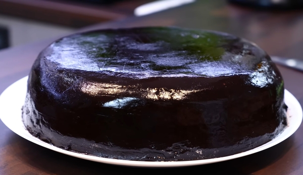 Не &laquo;Прага&raquo;, но тот самый вкус: волшебный рецепт праздничного торта, который спасает, когда гости уже на пороге