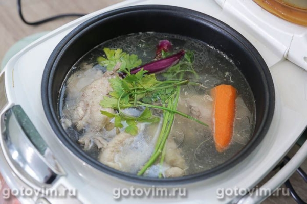 Куриный суп с корневым сельдереем в мультиварке 