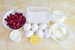 Меренговый рулет с вишней Меренговый рулет с вишней