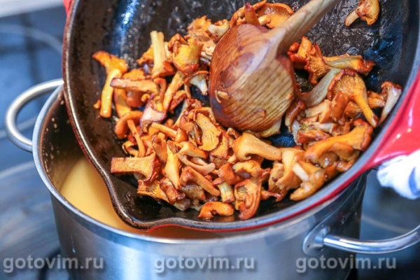 Сливочный суп велюте с лисичками