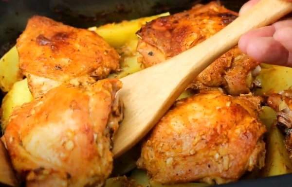 Понравилось всем и просили ещё. Сочный и ароматный ужин из куриных бедер: делюсь рецептом Понравилось всем и просили ещё. Сочный и ароматный ужин из куриных бедер: делюсь рецептом