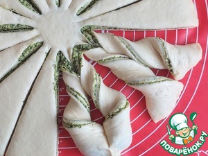 Пирог со шпинатом и тунцом "Снежинка" Пирог со шпинатом и тунцом "Снежинка"