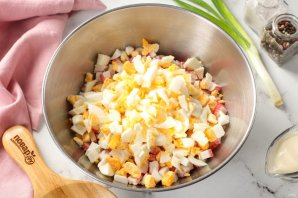 Крабовый салат классический без огурца Крабовый салат классический без огурца