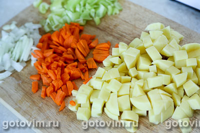 Щи с квашеной капустой и копченостями