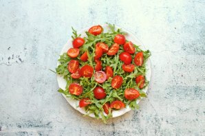 Теплый салат из рукколы и говядины Теплый салат из рукколы и говядины