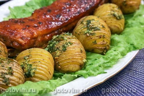 Картофель хассельбек с чесночным маслом Картофель хассельбек с чесночным маслом