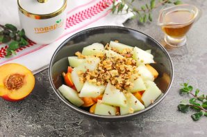 Фруктовый салат с дыней и нектаринами Фруктовый салат с дыней и нектаринами