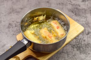 Крабовые палочки фаршированные в кляре Крабовые палочки фаршированные в кляре