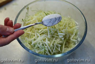 Запеканка из тертых кабачков и картофеля с сыром сулугуни