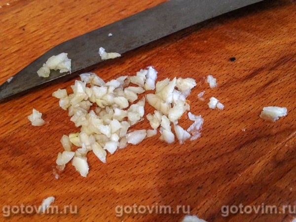 Запечённые перцы с сыром страчателла и грецкими орехами