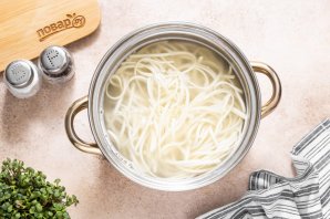 Лапша с соусом мисо