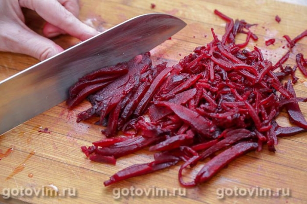 Рубиновый борщ с маринованной свёклой в мультиварке