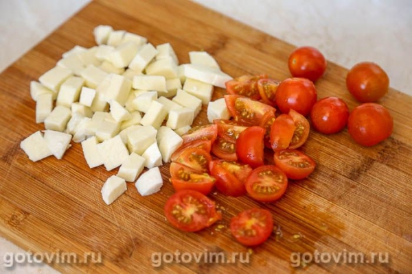 Мясные рулетики в панировке с моцареллой и помидорами Мясные рулетики в панировке с моцареллой и помидорами