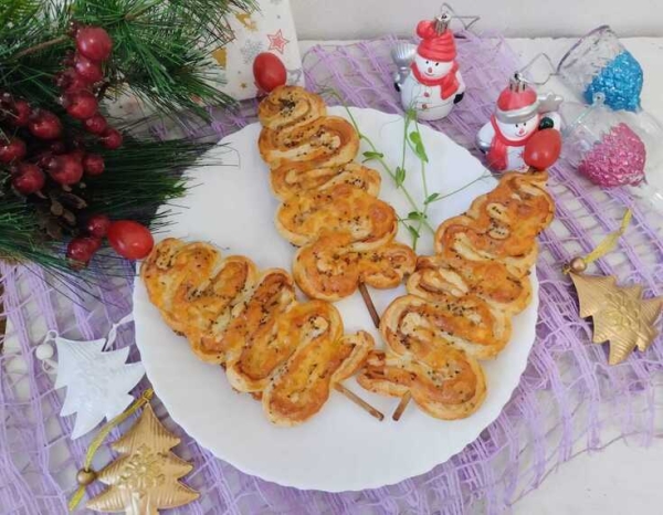 Закусочные елочки с беконом и сыром Закусочные елочки с беконом и сыром