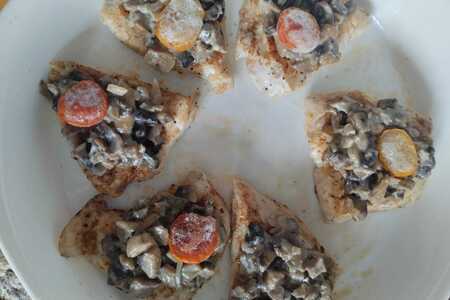 Запеченная куриная грудка с шампиньонами и сулугуни