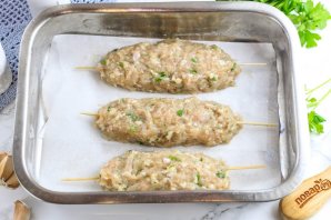 Люля-кебаб из куриного фарша в духовке Люля-кебаб из куриного фарша в духовке
