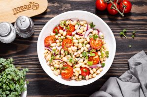 Постный салат с фасолью