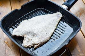 Камбала в муке на сковороде Камбала в муке на сковороде